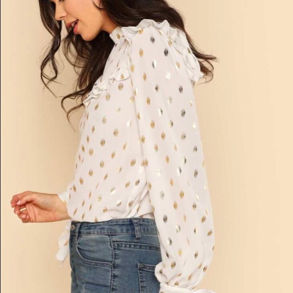 Stunning white top with tie at back and wrist - Picture 3 of 12